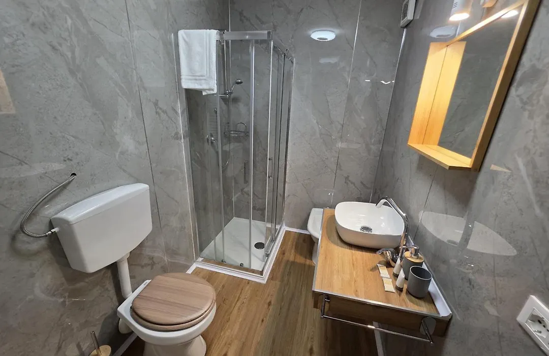 Vanzi Rooms-1